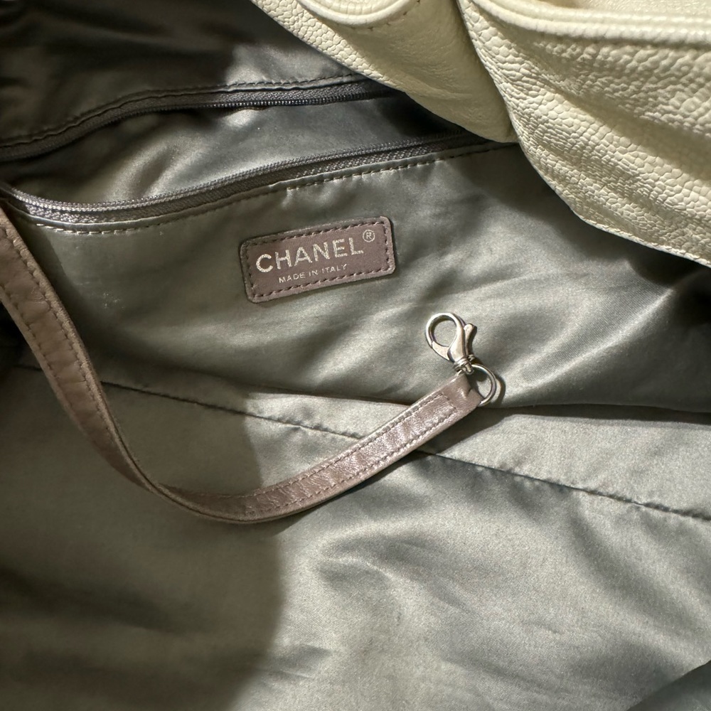 Chanel Caviar Leather Pocket in the City Satchel - Picture 11 of 12